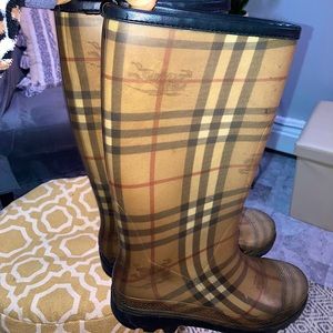 Burberry Nova Check Pattern Rubber Rain Boots